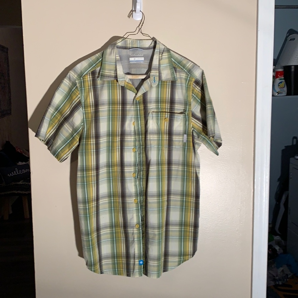 Men’s Columbia Omni wick button down men’s size S/P.